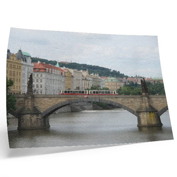 Poster para a sala Uma ponte sobre o rio com um bonde, cercada por arquitetura clássica.