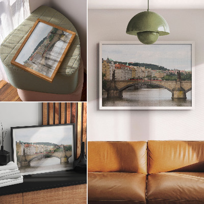 Poster para a sala Uma ponte sobre o rio com um bonde, cercada por arquitetura clássica.