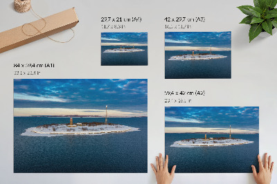 Poster mural Ilha de inverno com um farol e mar azul.