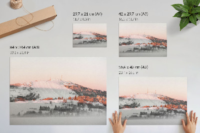 Poster em tela Uma paisagem de inverno em tons de rosa e branco.