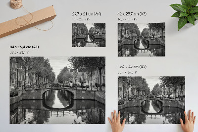 Poster mural Pontes em preto e branco e espaço urbano com canais