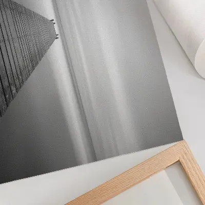 Pôster mural píer monocromático com superfície calma e elegância