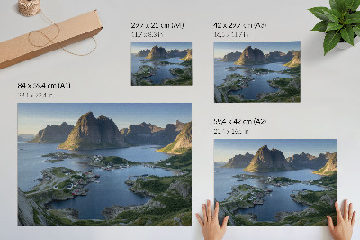 Poster mural Montanhas e uma baía tranquila com casas coloridas