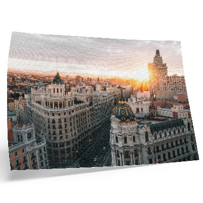 Poster Uma cidade noturna com arquitetura majestosa.