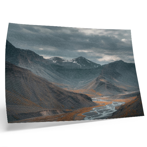 Poster em tela Montanhas melancólicas, riachos alaranjados, nuvens dramáticas