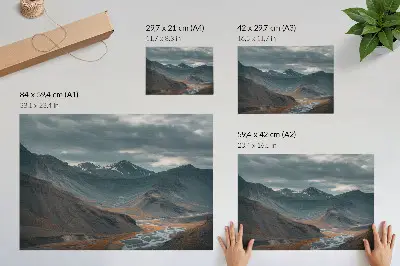 Poster em tela montanhas melancólicas com riachos alaranjados e nuvens dramáticas