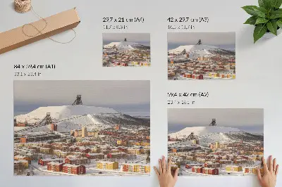 Poster para sala cidade de inverno com edifícios coloridos em contraste com a neve