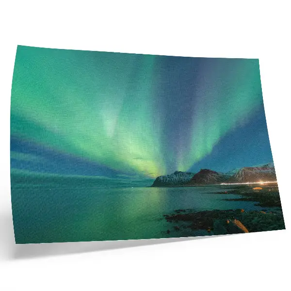 Poster mural aurora boreal sobre o mar criando uma atmosfera mágica