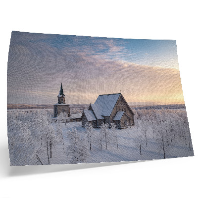 Poster para a sala Uma paisagem invernal tranquila com uma igreja de madeira.
