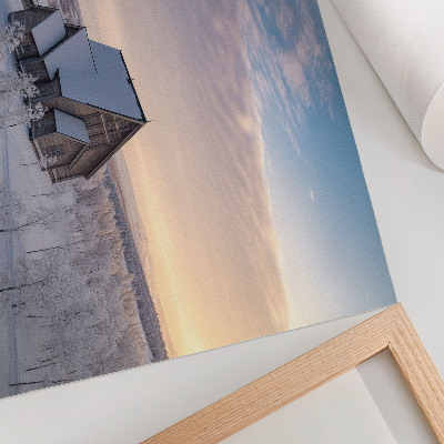 Poster para a sala Uma paisagem invernal tranquila com uma igreja de madeira.