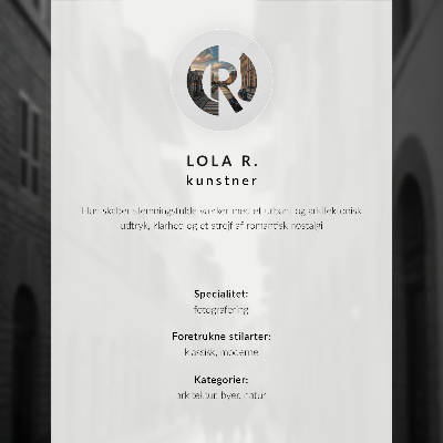 Poster em tela Cidade noturna com neblina e edifício monumental