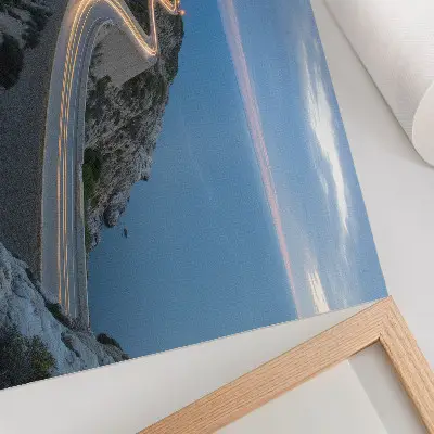 Poster para sala com paisagem pitoresca de lanterna e estrada sinuosa à noite