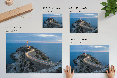 Poster para a sala Uma paisagem pitoresca com uma lanterna e uma estrada sinuosa à noite.