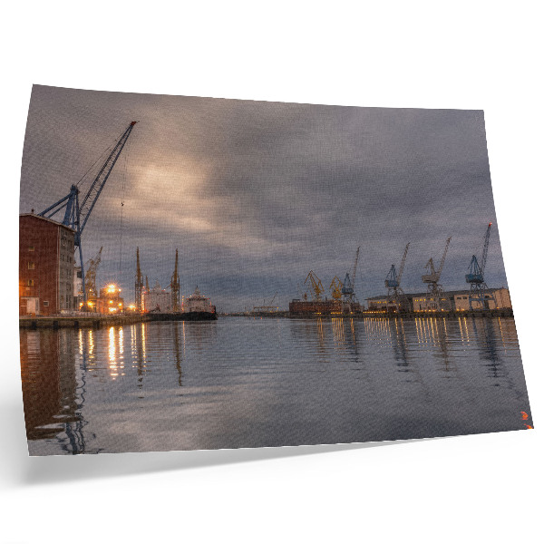 Poster em tela Guindastes portuários atmosféricos refletidos na água