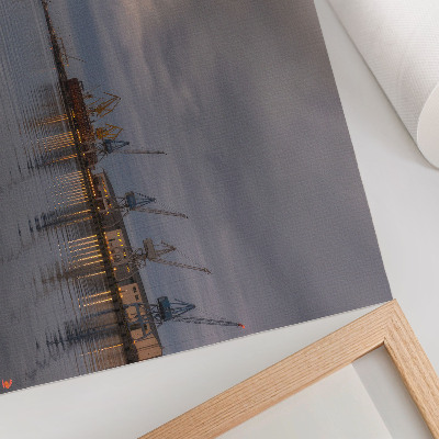 Poster em tela Guindastes portuários atmosféricos refletidos na água