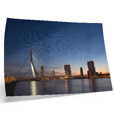 Poster para a sala Ponte e cidade ao entardecer com luzes brilhantes da cidade