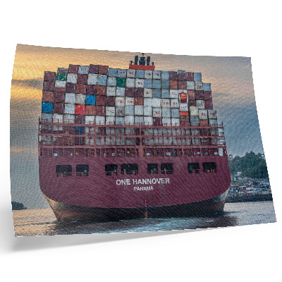 Poster para a sala Um navio porta-contentores cheio de contentores coloridos na água.