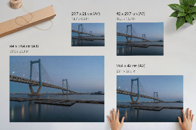 Poster para a sala Ponte contra o pano de fundo do crepúsculo, água calma, modernidade.