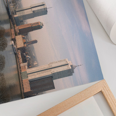 Poster Arranha-céus impressionantes e uma elegante ponte sobre o rio.