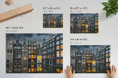Poster prédios residenciais à beira do canal com atmosfera aconchegante de reflexão