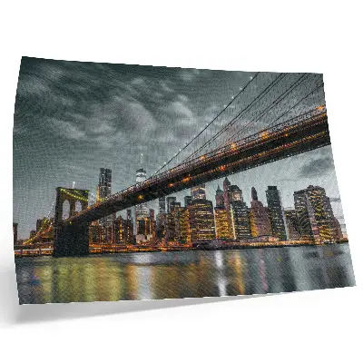 Pôster panorama ao entardecer com cidade, ponte, luzes e água