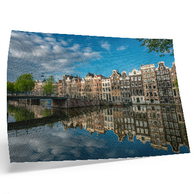 Poster para a sala Casas de apartamentos sedutoras refletidas nas águas do canal.