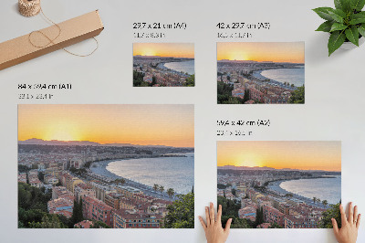 Poster em tela Vista da cidade ao pôr do sol sobre o mar.