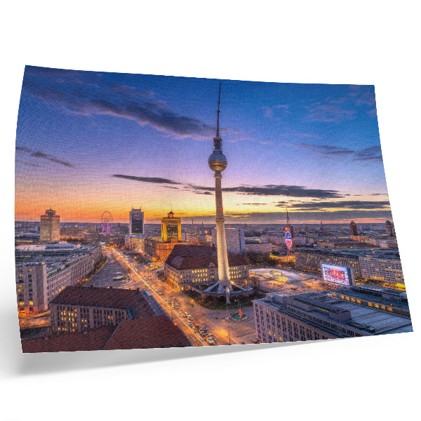 Poster A cidade ao entardecer com cores de pôr do sol incríveis.