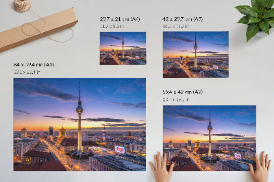 Poster A cidade ao entardecer com cores de pôr do sol incríveis.
