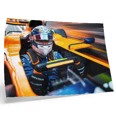 Pôster mural de um piloto em um carro de corrida com velocidade e energia