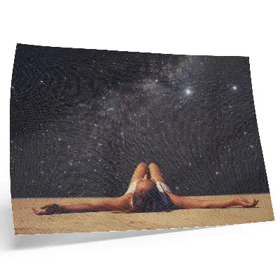 Poster para sala figura surreal sob céu estrelado