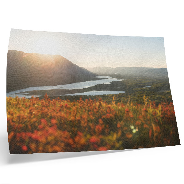 Poster Flores, montanhas, rio, pôr do sol, atmosfera tranquila.