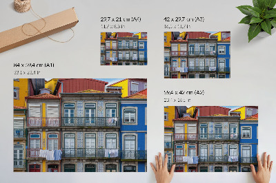 Poster para a sala Prédios residenciais coloridos com detalhes, varandas e plantas.