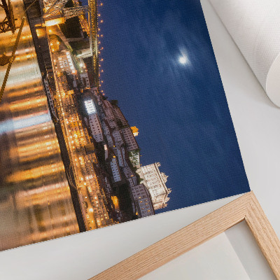 Poster para a sala Ponte à noite com luzes, cidade com barcos na água