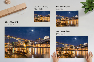 Poster para a sala Ponte à noite com luzes, cidade com barcos na água