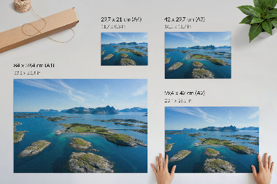 Poster para a sala Ilhas com montanhas, céu azul e vegetação verde.