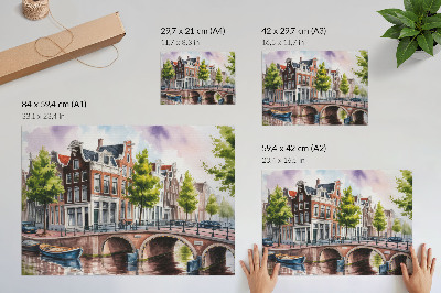 Poster Casas de apartamentos charmosas à beira do canal, árvores verdejantes, águas calmas.