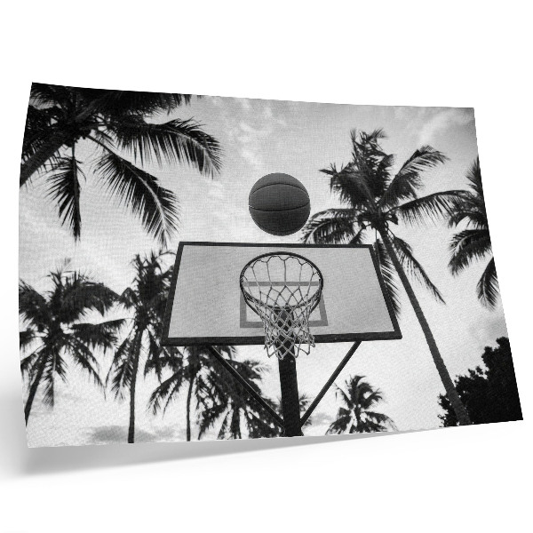Poster em tela Cesta de basquete entre palmeiras em um fundo preto e branco.