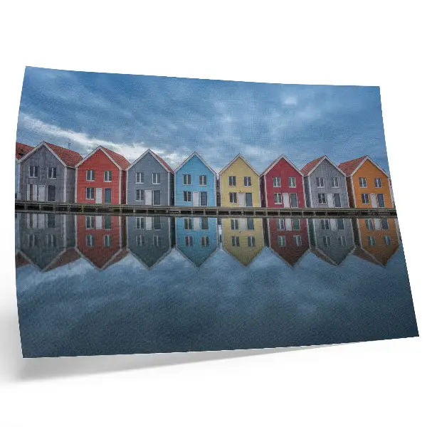 Poster para sala casas coloridas com simetria em estilo moderno