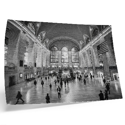 Poster em tela Interior elegante com grandes janelas e escadaria central.