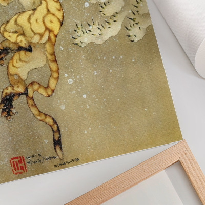 Poster em tela Katsushika Hokusai (1760–1849), Tigre na Neve. Pergaminho suspenso, tinta e cor sobre seda, 1849.