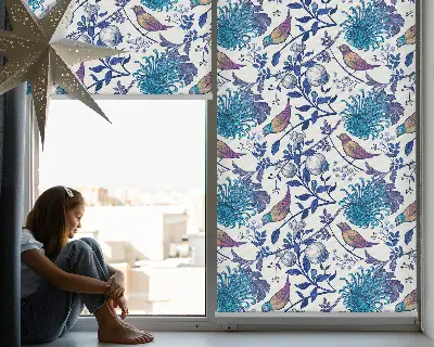 Estores de rolo interiores flores azuis da árvore