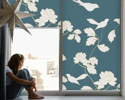 Estores de rolo interiores para janela Pássaros brancos em flores brancas