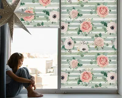 Estores de rolo interiores blackout para janela Rosas sobre listras horizontais verdes