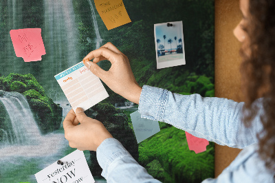 Painel em cortiça Cachoeira entre o musgo