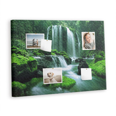 Painel em cortiça Cachoeira entre o musgo