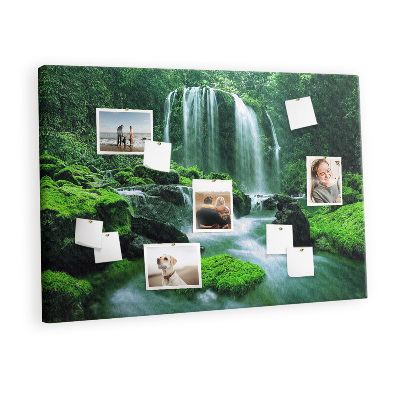 Painel em cortiça Cachoeira entre o musgo