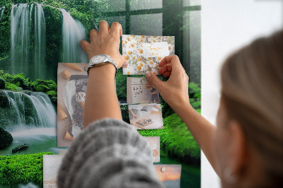 Quadro magnético de parede Cachoeira entre o musgo