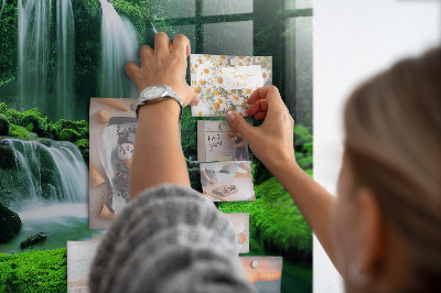 Quadro magnético de parede Cachoeira entre o musgo