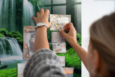 Quadro magnético de parede Cachoeira entre o musgo